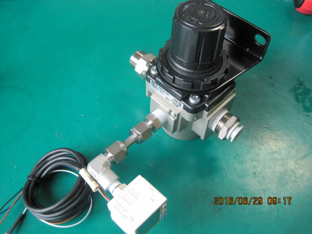 REGULATOR AR40-04B+DP-100