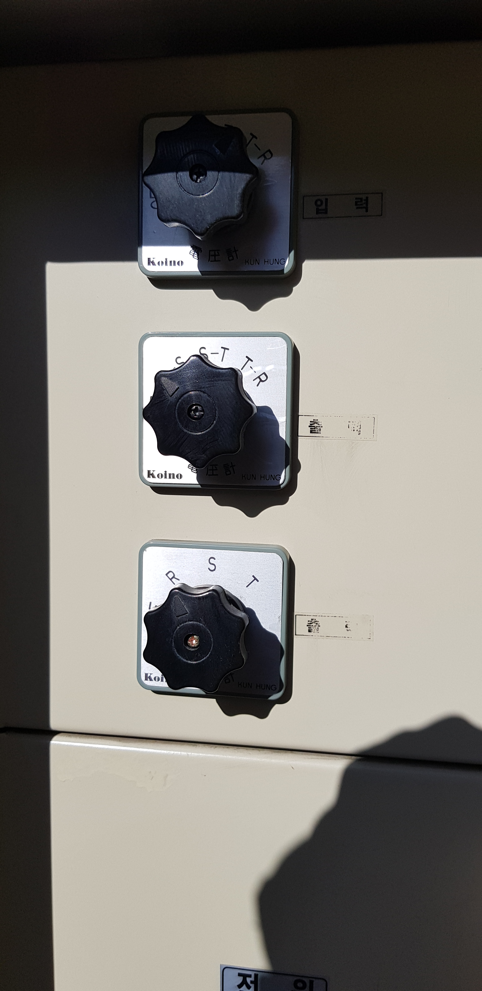 AVR 3PH 20KVA 16KW 380V (중고)