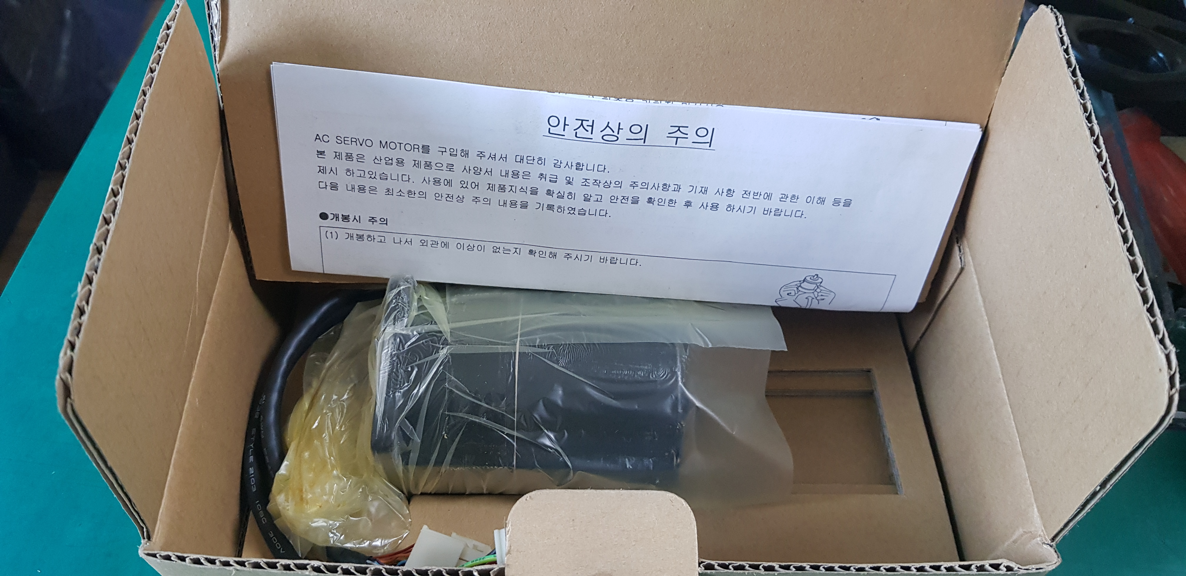 AC SERVO MOTOR CSMQ-01BH1ANM3 (100W-A급)