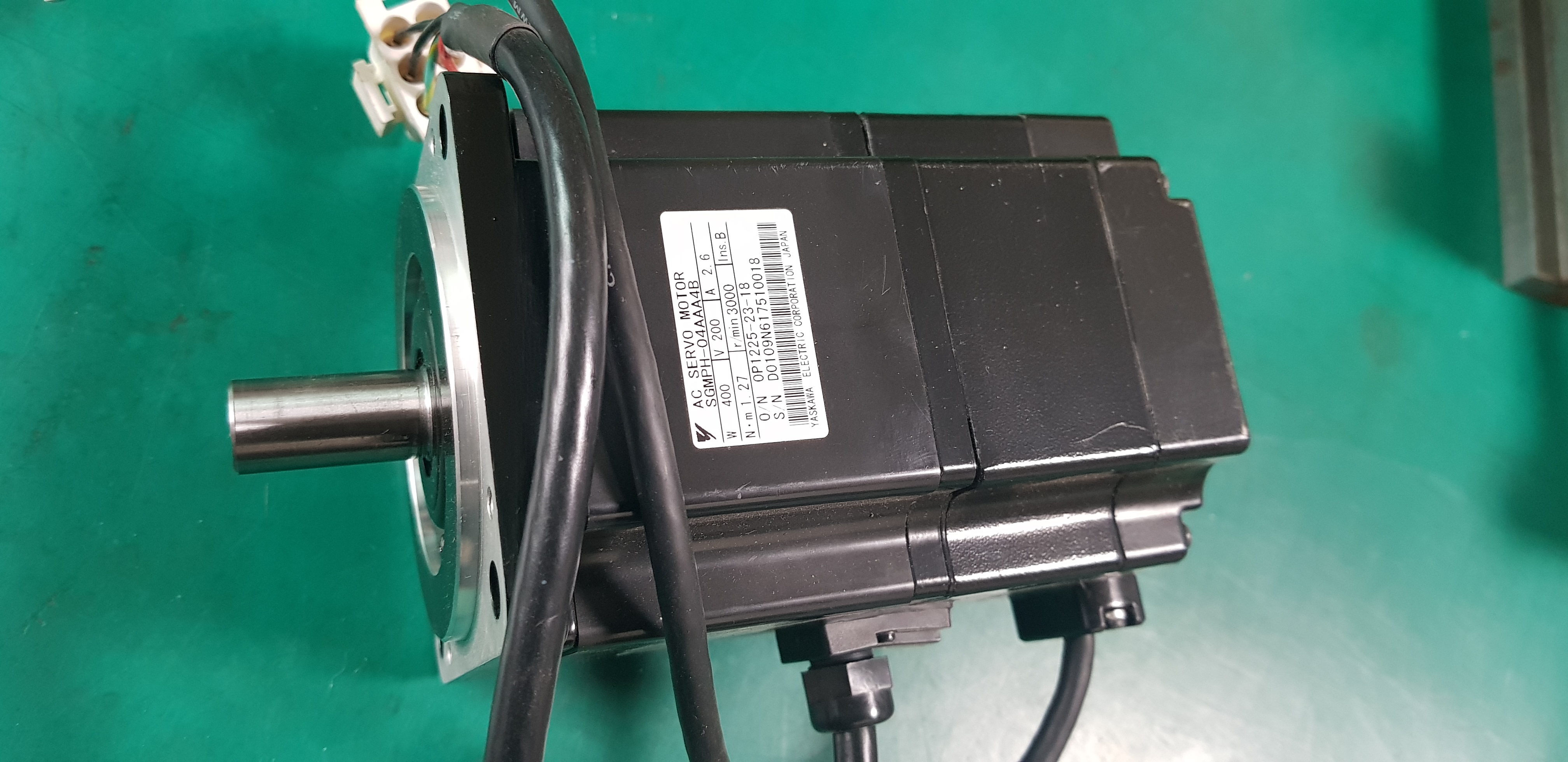 AC SERVO MOTOR SGMPH-04AA4B (400W-중고)