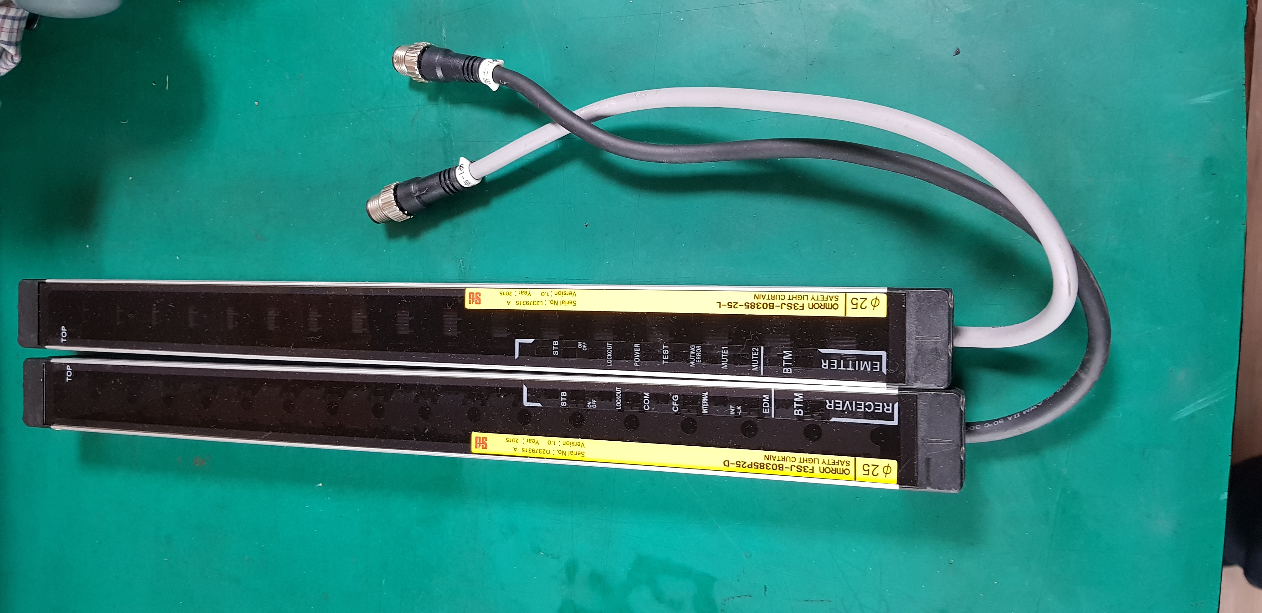 SEFETY LIGHT CURTAIN F3SJ-B0385P25-D,L (중고)