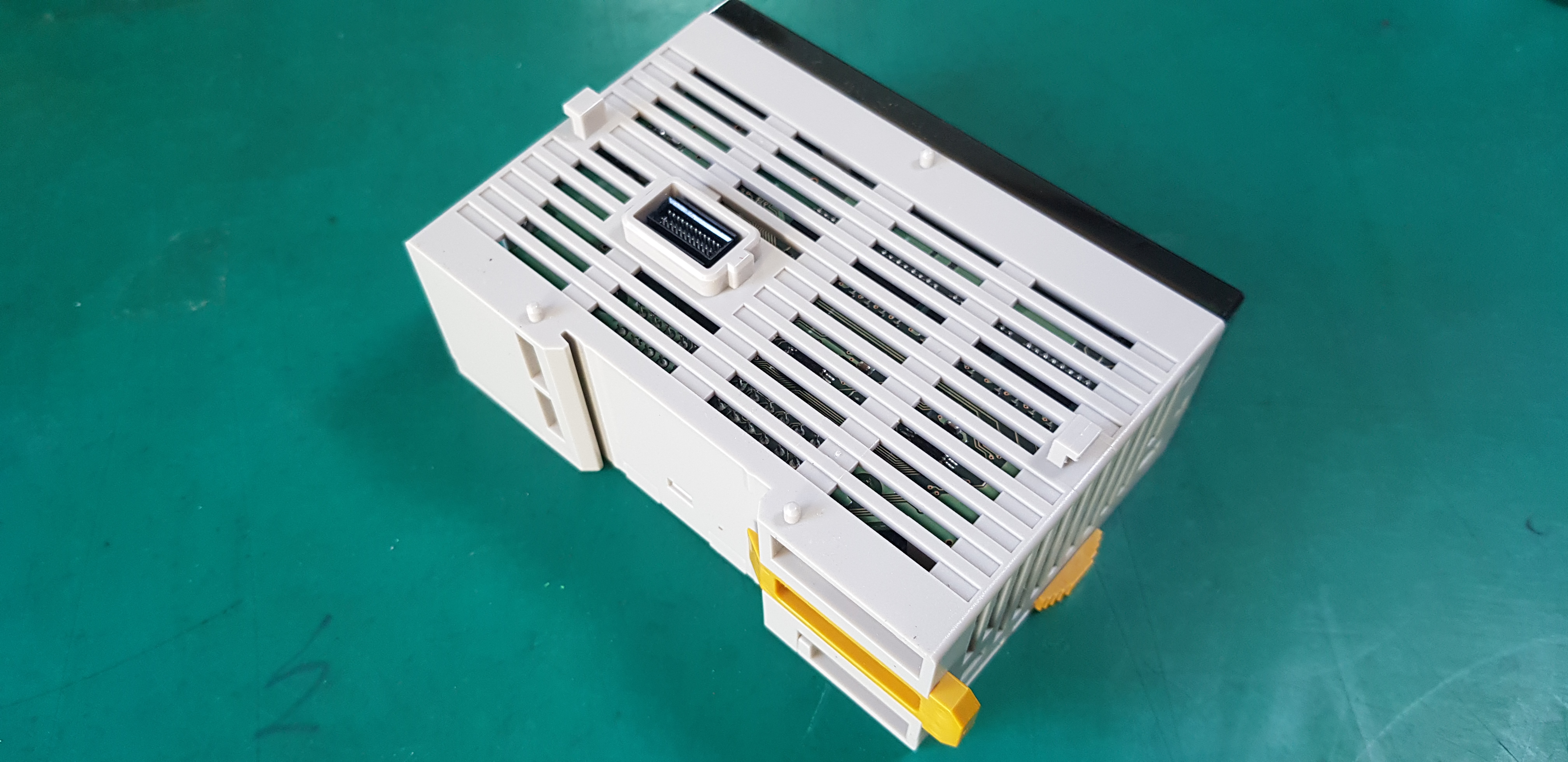 OMRON I/O UNIT CPM2C-32EDTC (중고)