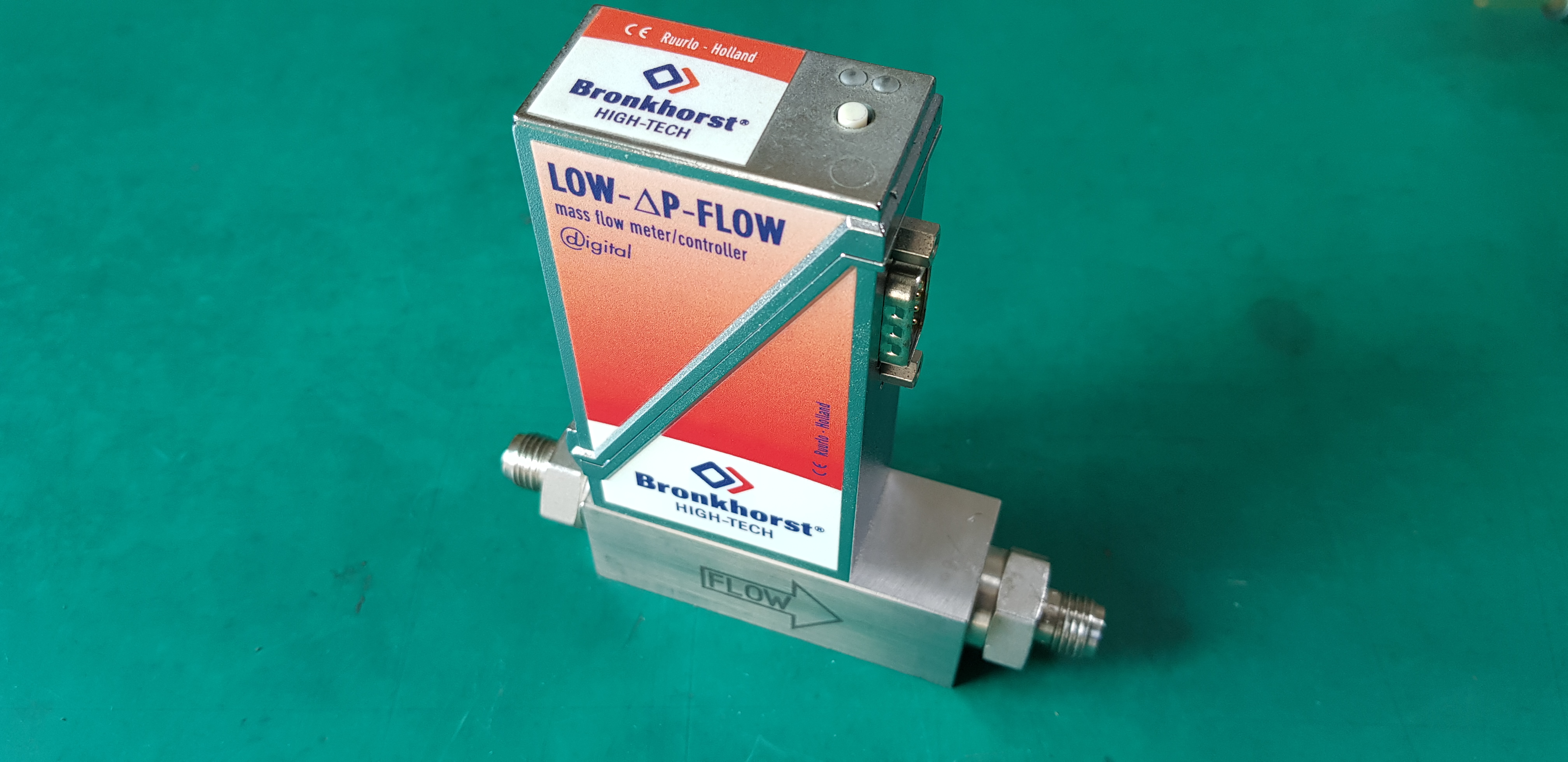 MASS FLOW METER/CONTROLLER F-102E-AAD-22-V (중고)