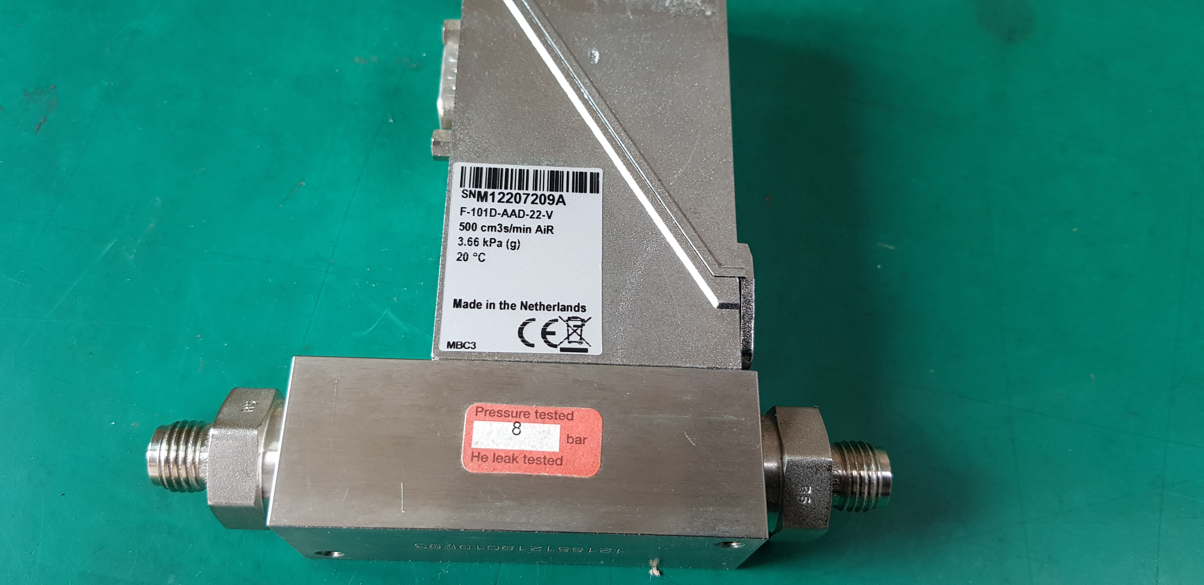 MASS FLOW METER/CONTROLLER F-102E-AAD-22-V (중고)
