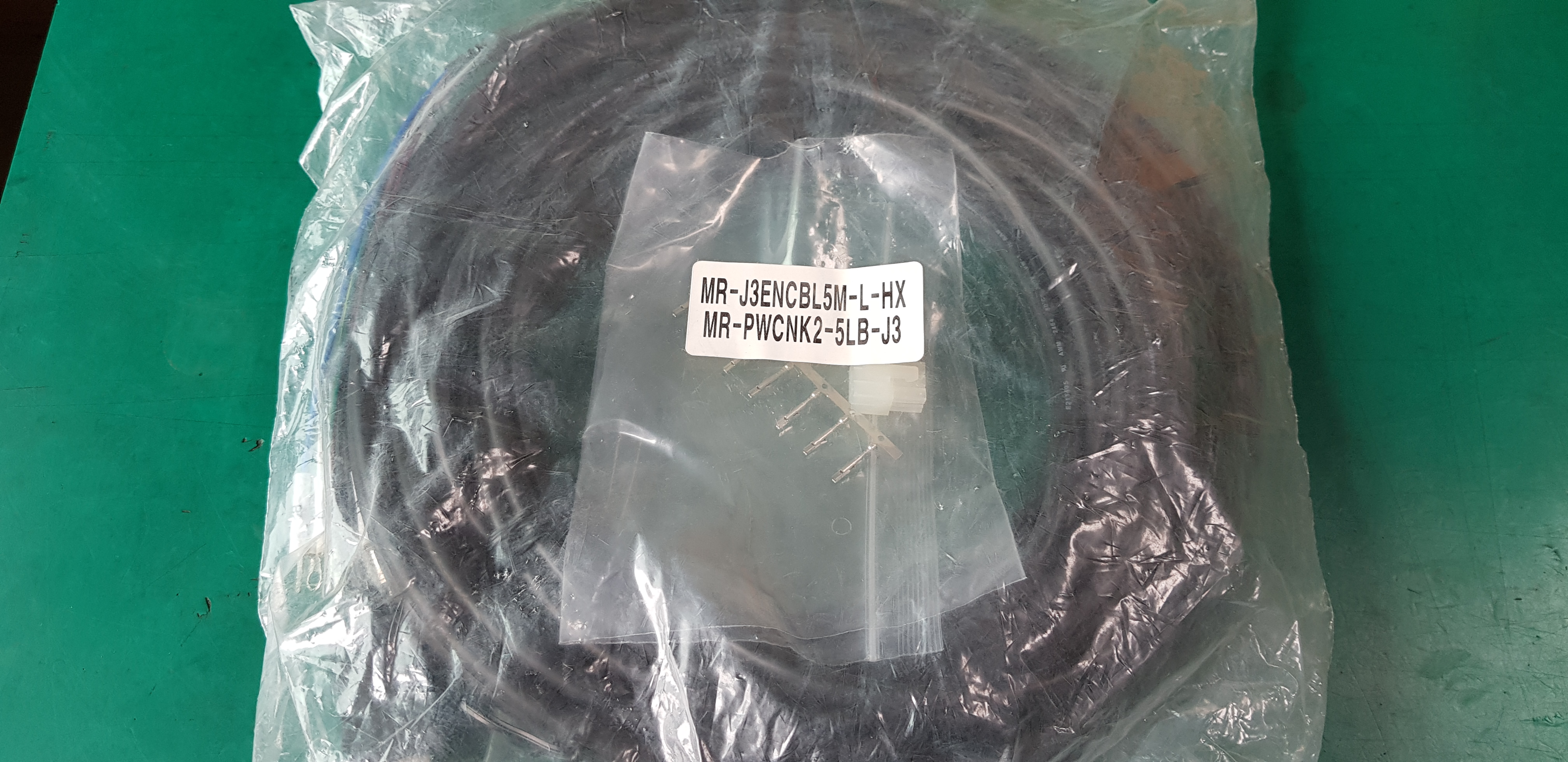 SERVO CABLE MRJ3ENCBL5M-L-HX + MR-PWCNK2-5LB-J3 (A급 미사용품)