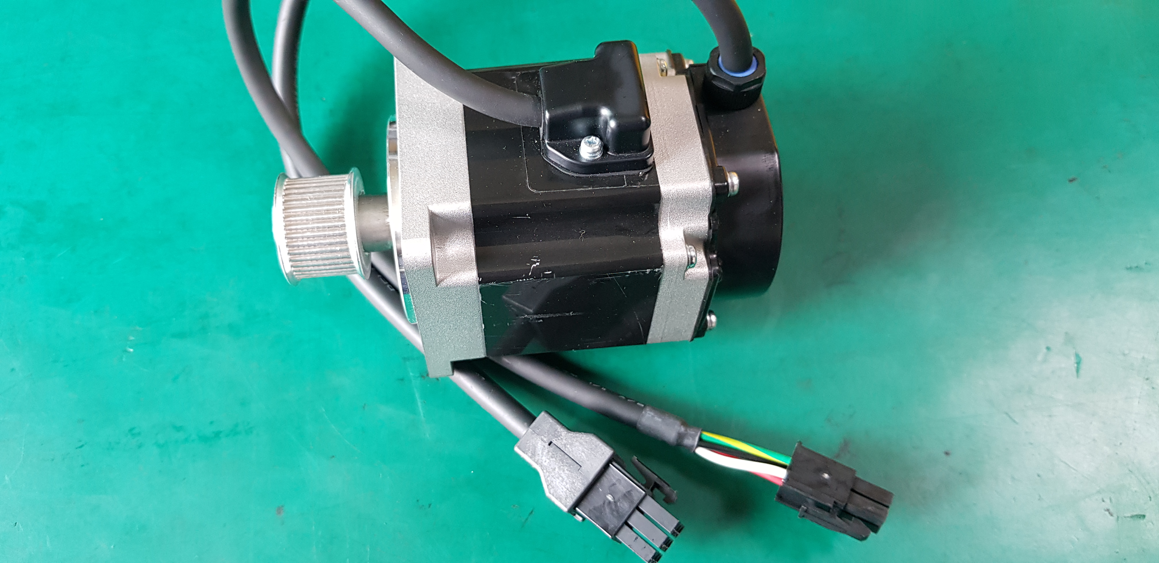 AC SERVO MOTOR GYB201D5-RC2 (200W 중고)