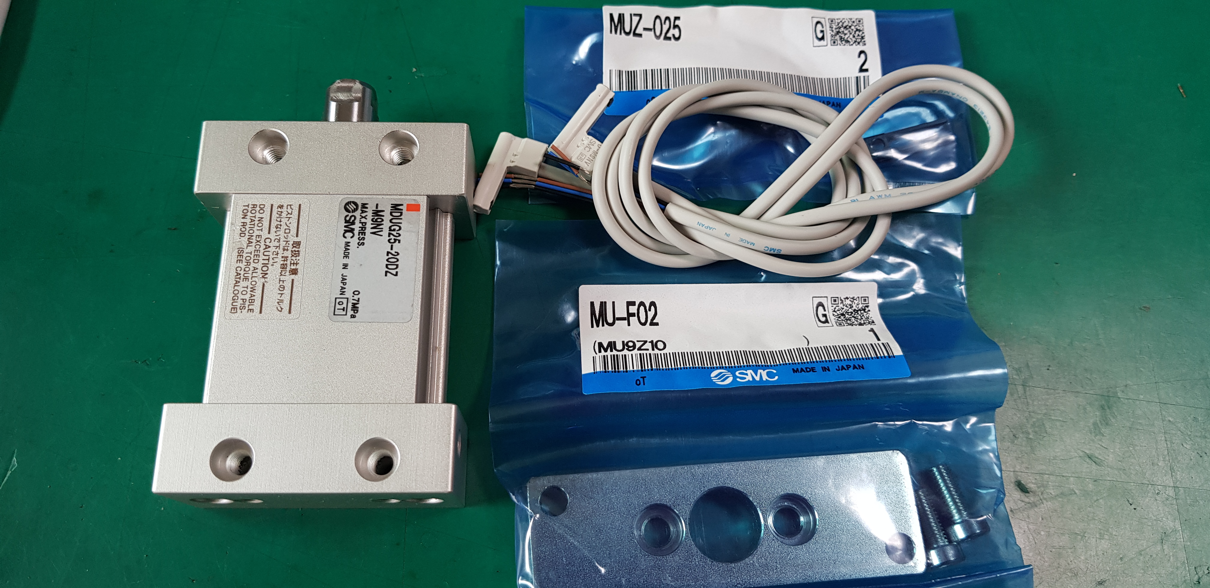 CYLINDER MDUG25-20DZ-M9NV (A급-미사용품)