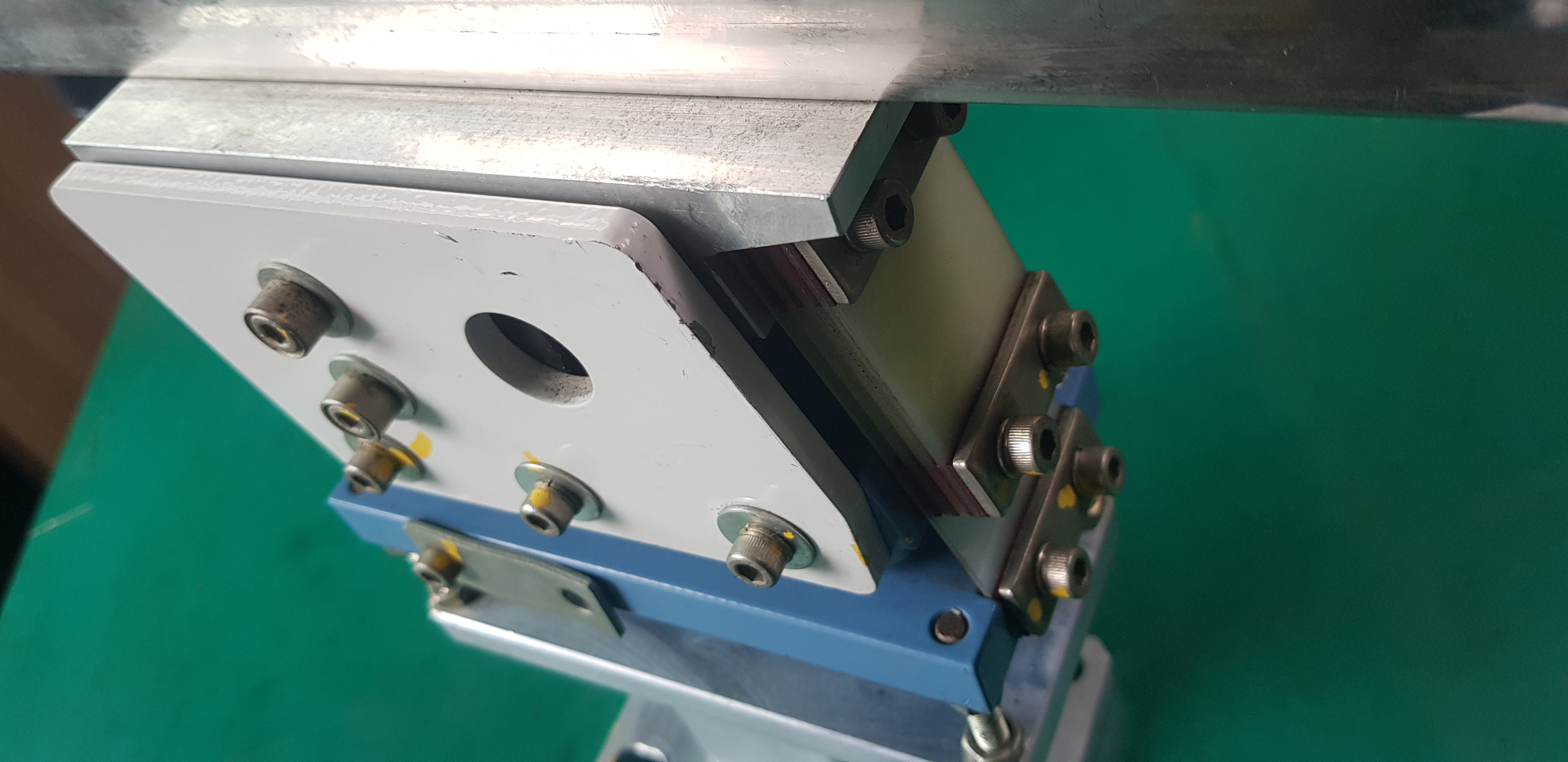 PARTS FEEDER LINER FEEDER (중고)