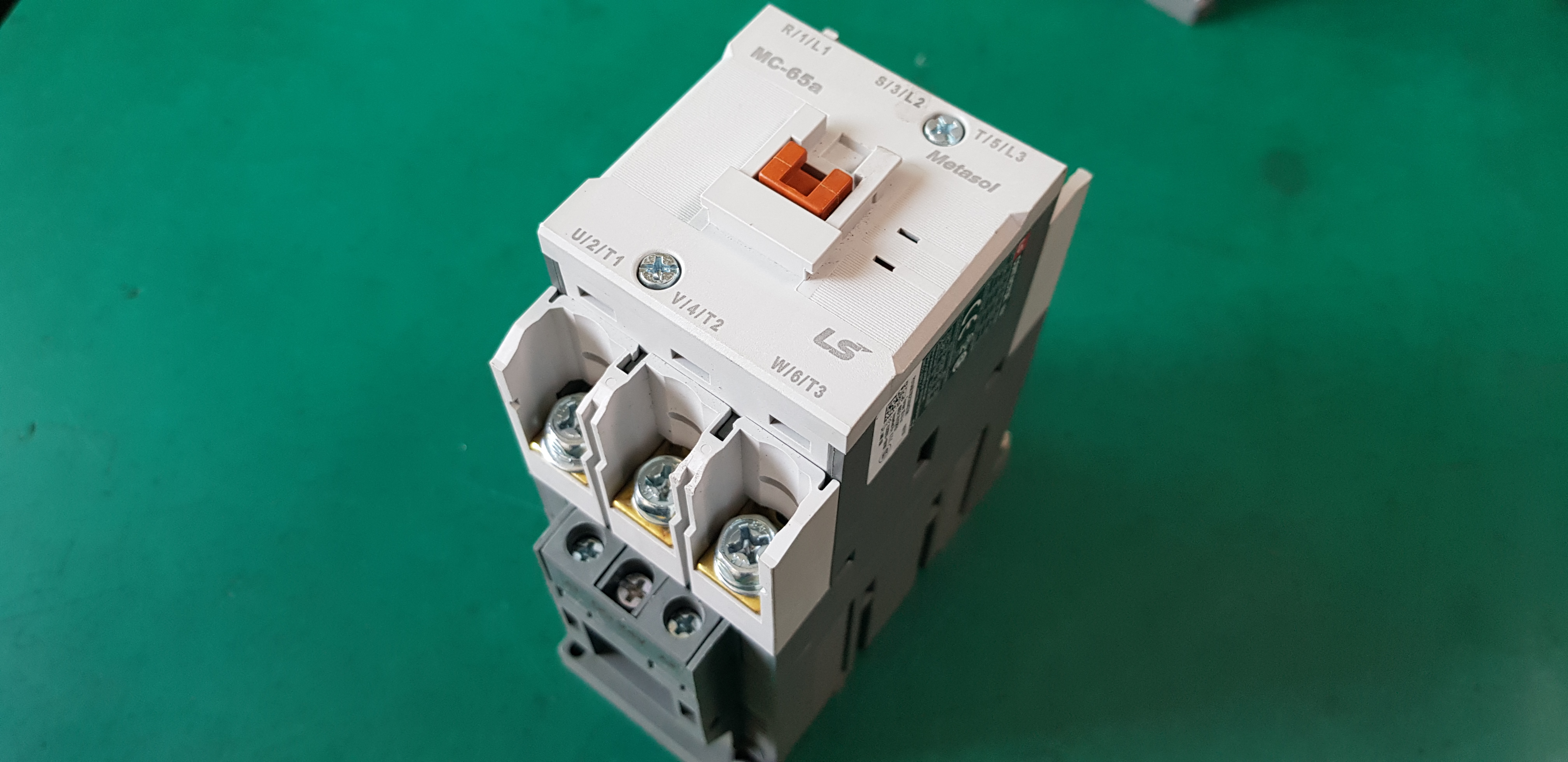 LS CONTACTOR MC-65A DC24V (중고) 엘에스 전자접촉기