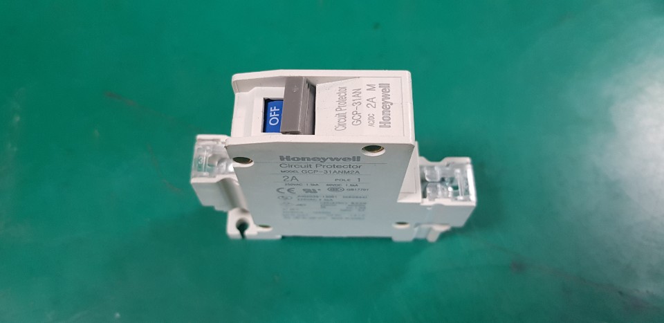 CIRCUIT PROTECTOR GCP-31ANM2A (미사용중고)