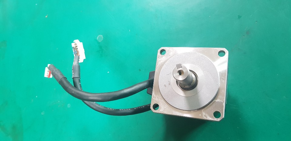 AC SERVO MOTOR CSMR-01BQ1ANT3 (중고)