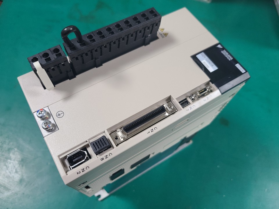 SERVOPACK SGDV-120A01A002000 (1.5KW - 중고)