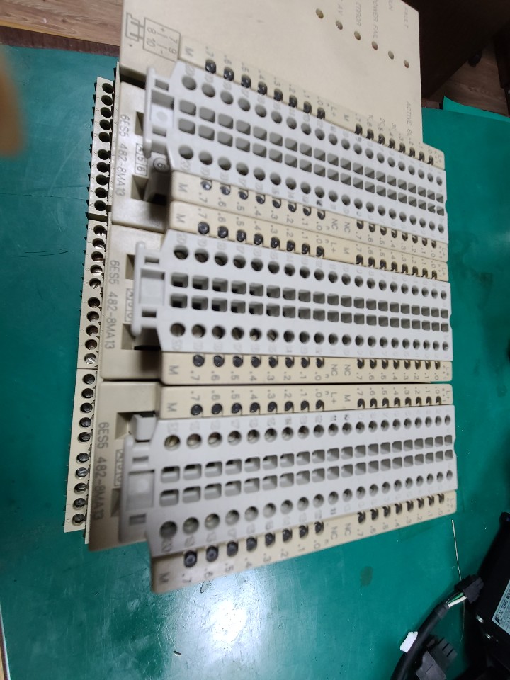 PLC SIEMENS 6ES5 482-8MA13 (중고)