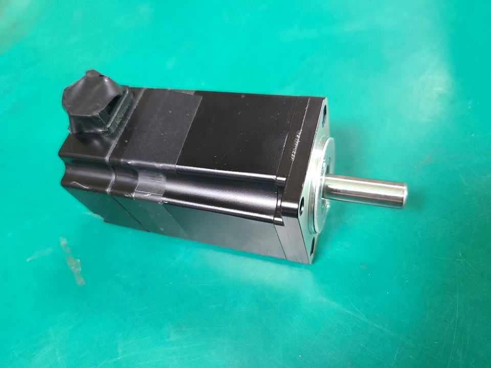 YASKAWA AC SERVO MOTOR SGMJV-01ADL21 (100W 중고) 야스까와 서보모타