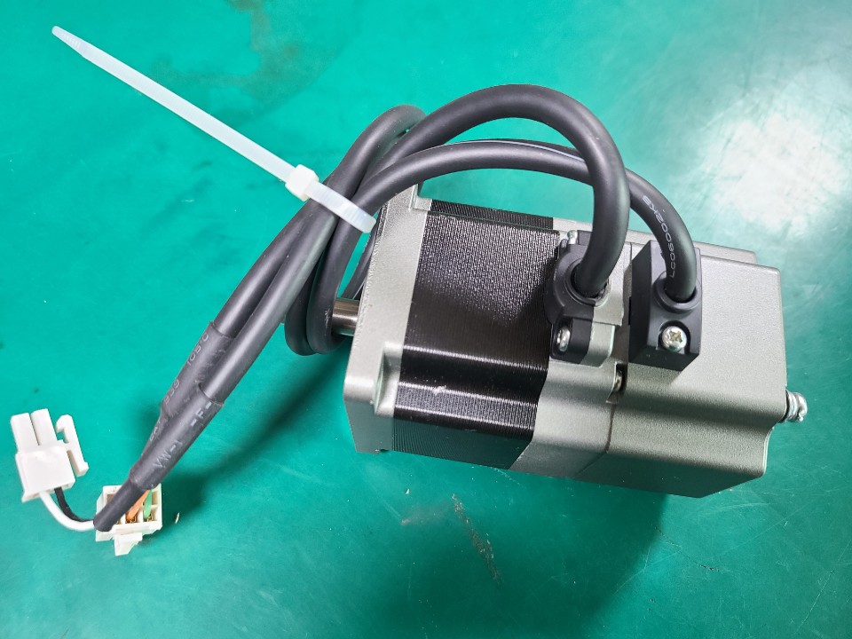 스텝핑모타 STEPING MOTOR PKE566MC (중고)