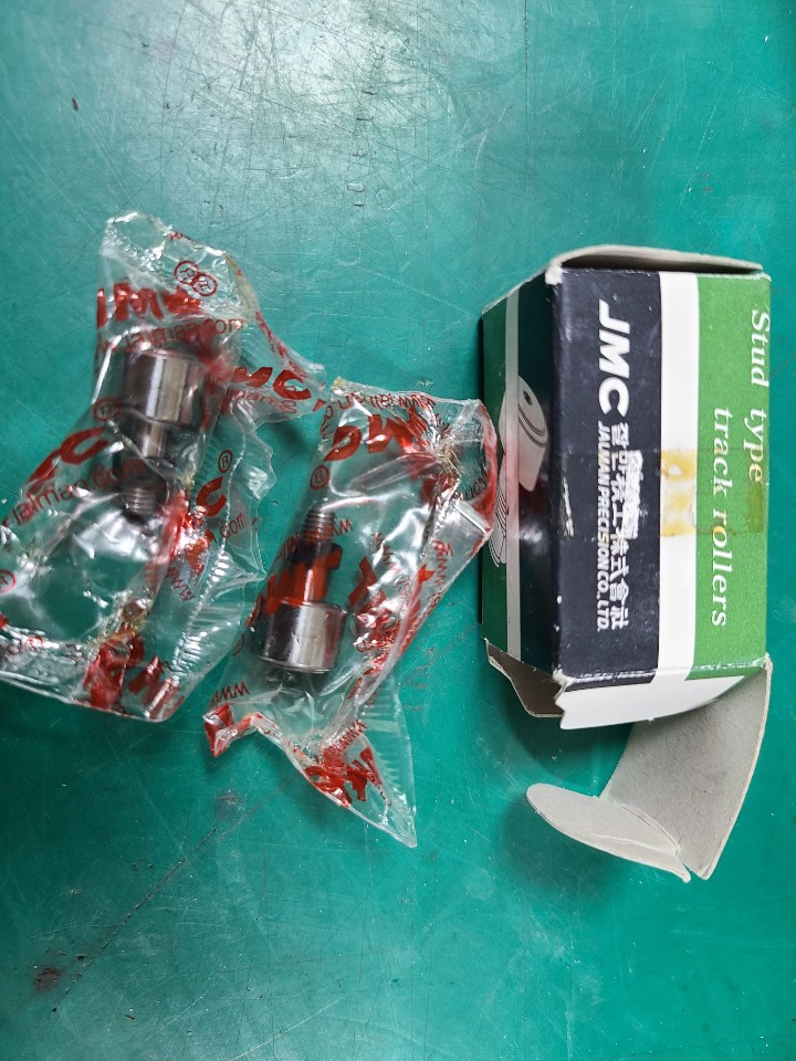 (A급 포장상태)STUD TYPE TRACK ROLLERS CF5V 트랙롤러 베아링