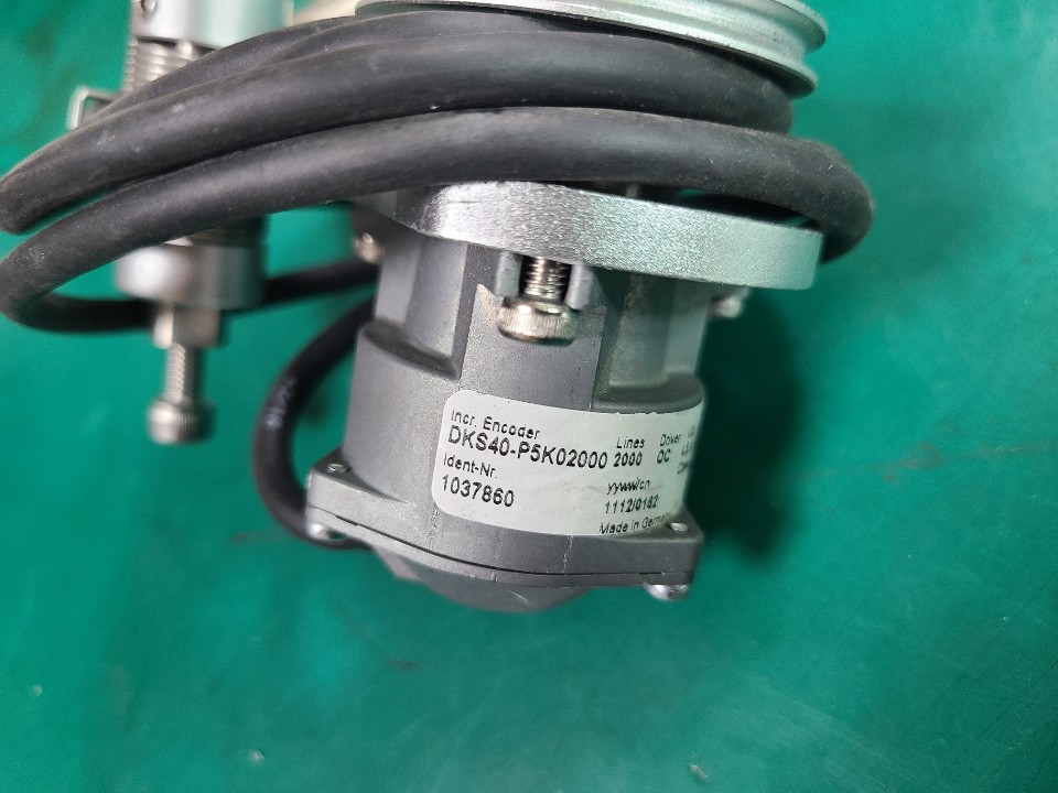 INCR ENCODER DKS40-P5K02000 (중고) 인 크리멘털 엔코더