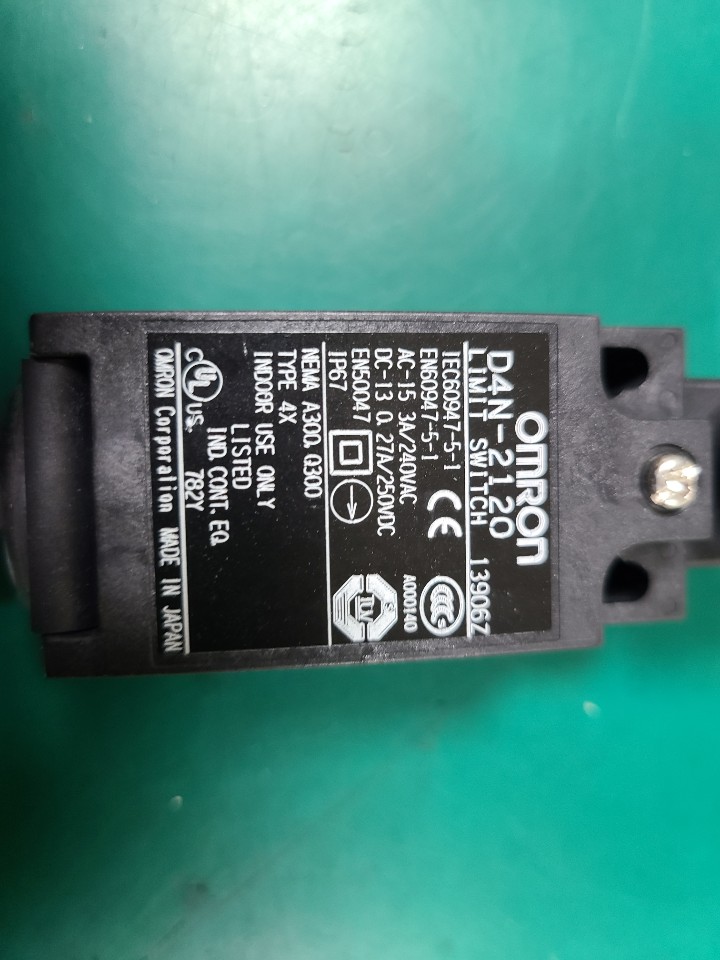 (A급-미사용품)LIMIT SWITCH D4N-2120