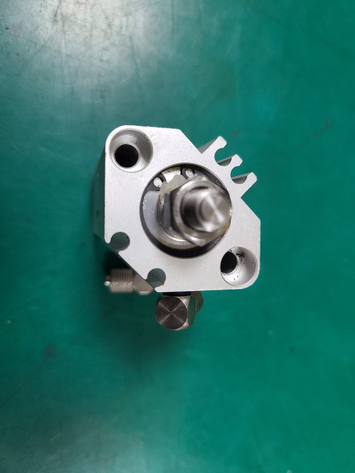AIR CYLINDER CDQ2B20-30DMZ (중고) 에어 실린더