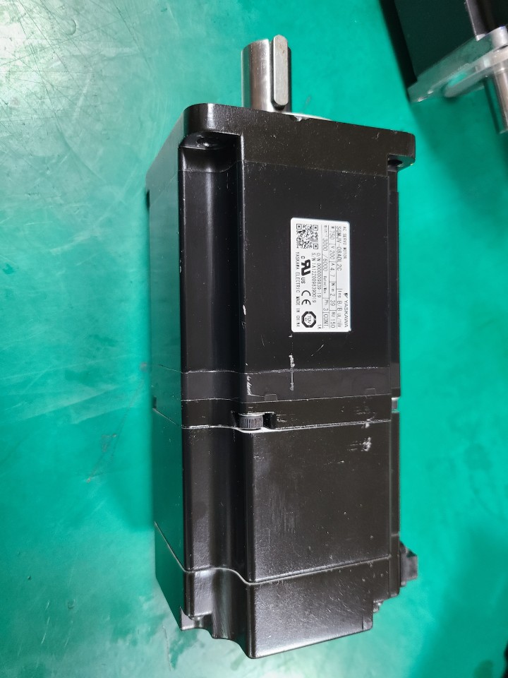 AC SERVO MOTOR YASKAWA SGMJV-08ADL2C (중고) 야스까와 서보모타