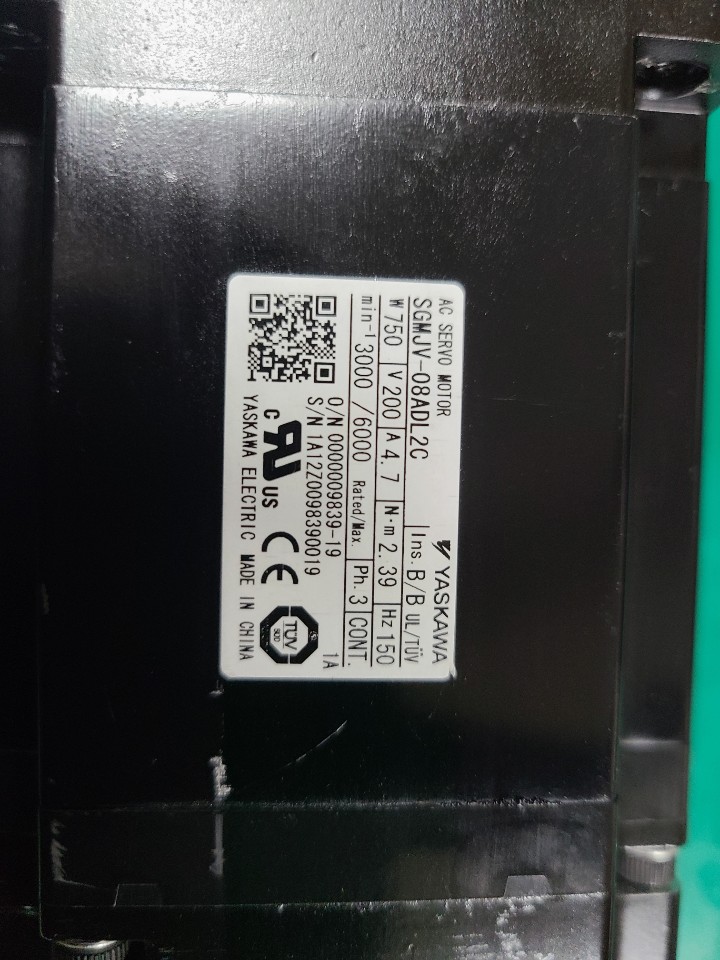 AC SERVO MOTOR YASKAWA SGMJV-08ADL2C (중고) 야스까와 서보모타