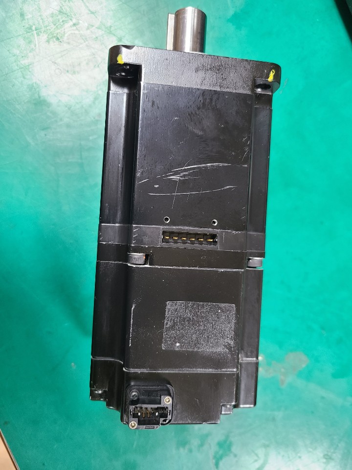 AC SERVO MOTOR YASKAWA SGMJV-08ADL2C (중고) 야스까와 서보모타