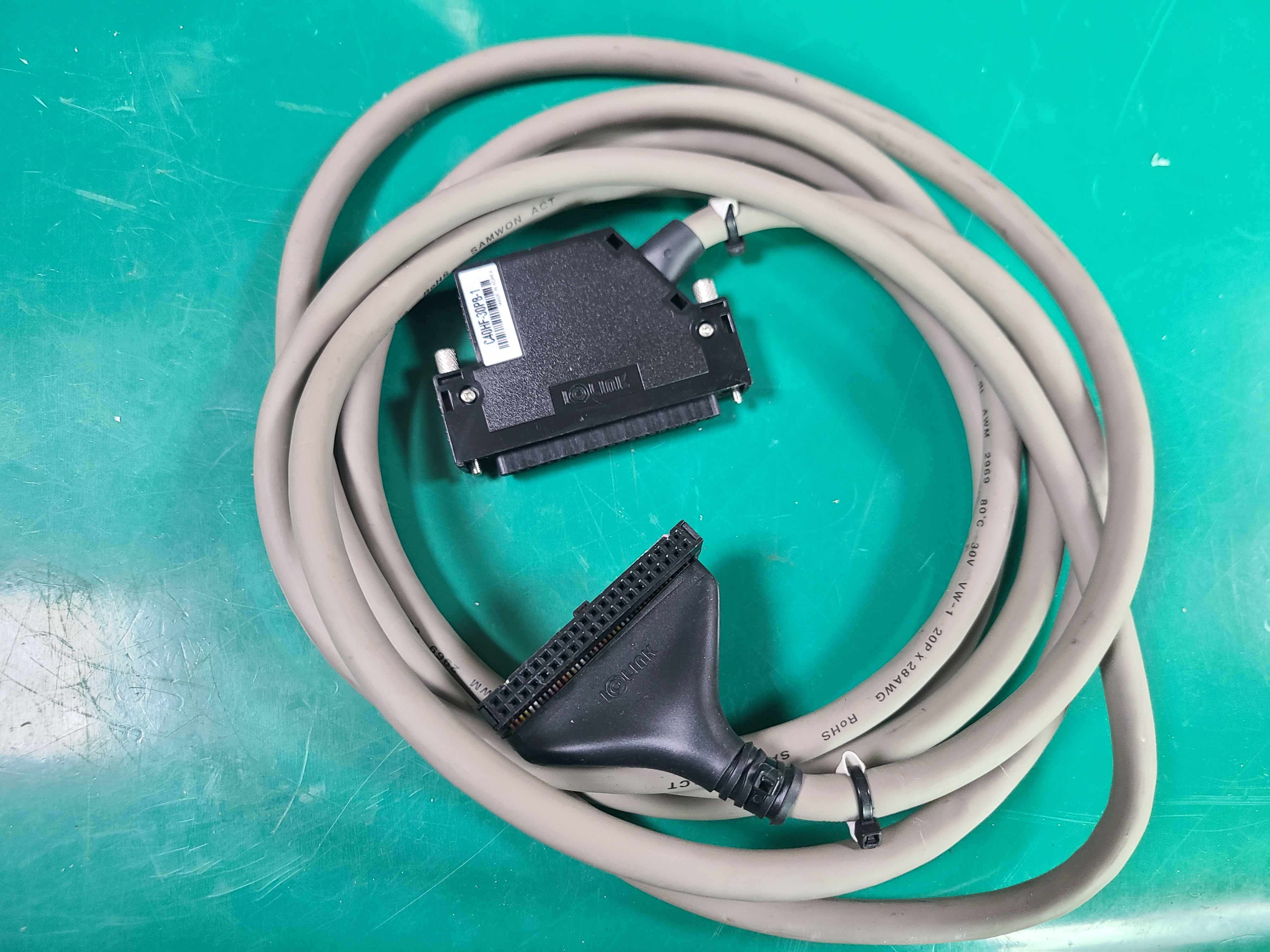 PLC I/O CABLE C40HF-30PB-1 (중고)