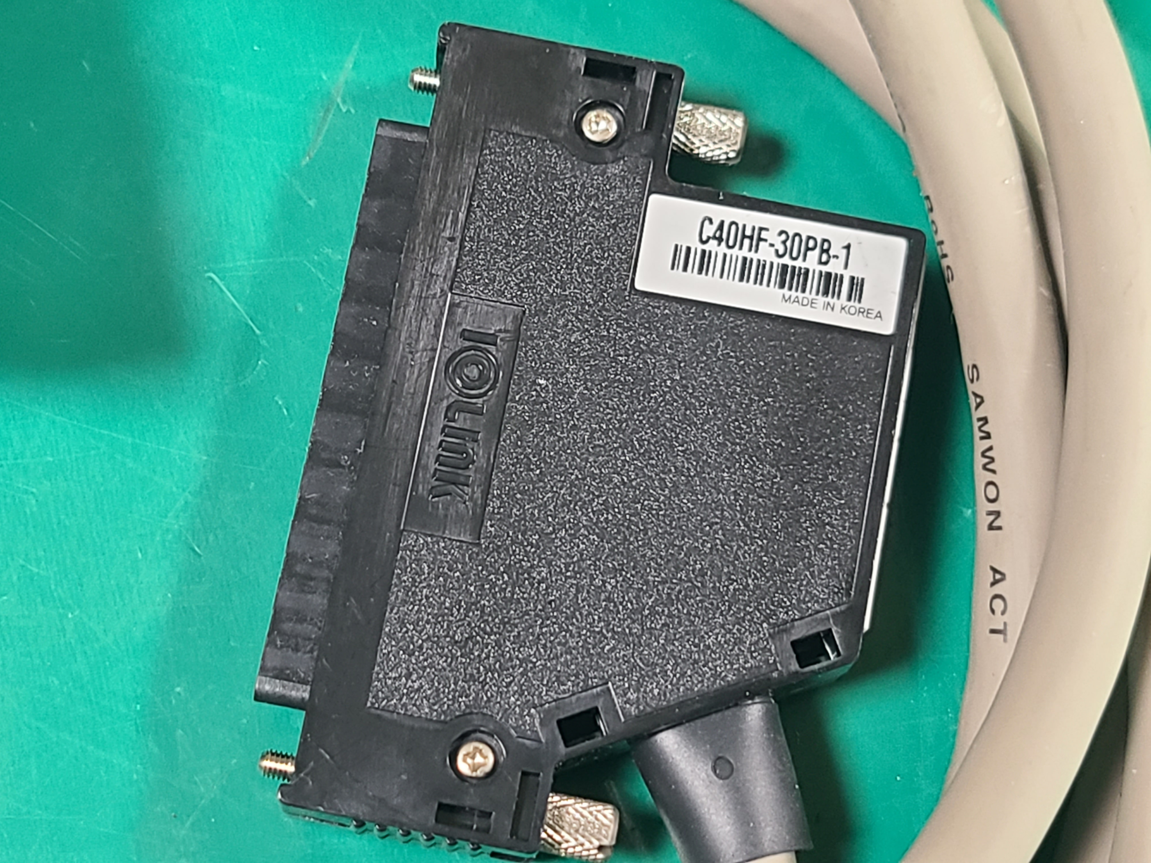 PLC I/O CABLE C40HF-30PB-1 (중고)