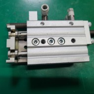 SMC SLIDE TABLE CYLINDER MXQ16L-20B (중고) 슬라이드 테이블 실린더