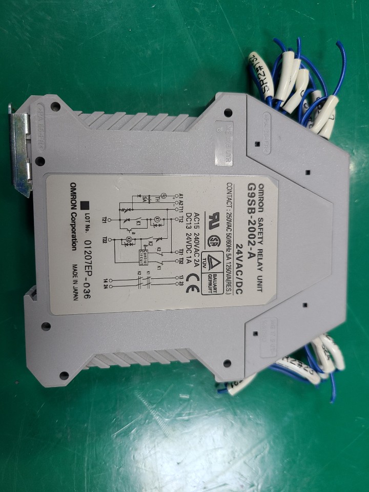 OMRON SEFETY RELAY UNIT G9SB-2002-A (중고) 옴론 안전 릴레이 유닛