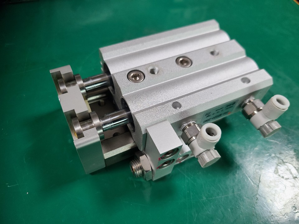 SMC SLIDE TABLE CYLINDER 25A-MXQ20-20AS (중고) 슬라이드 테이블 실린더