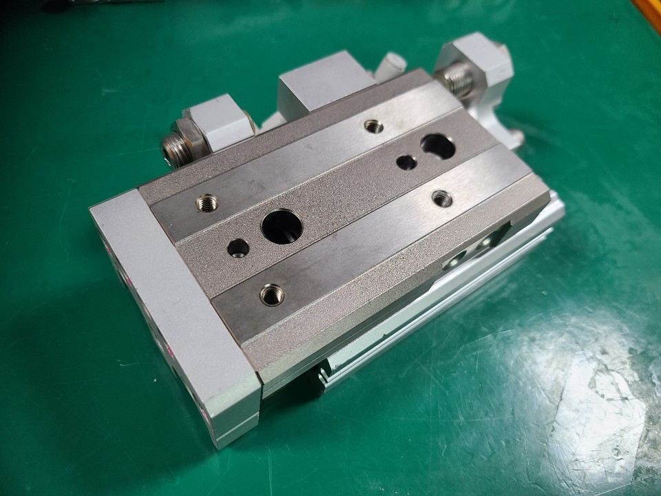 SMC SLIDE TABLE CYLINDER 25A-MXQ25-40AT (중고) 슬라이드 테이블 실린더