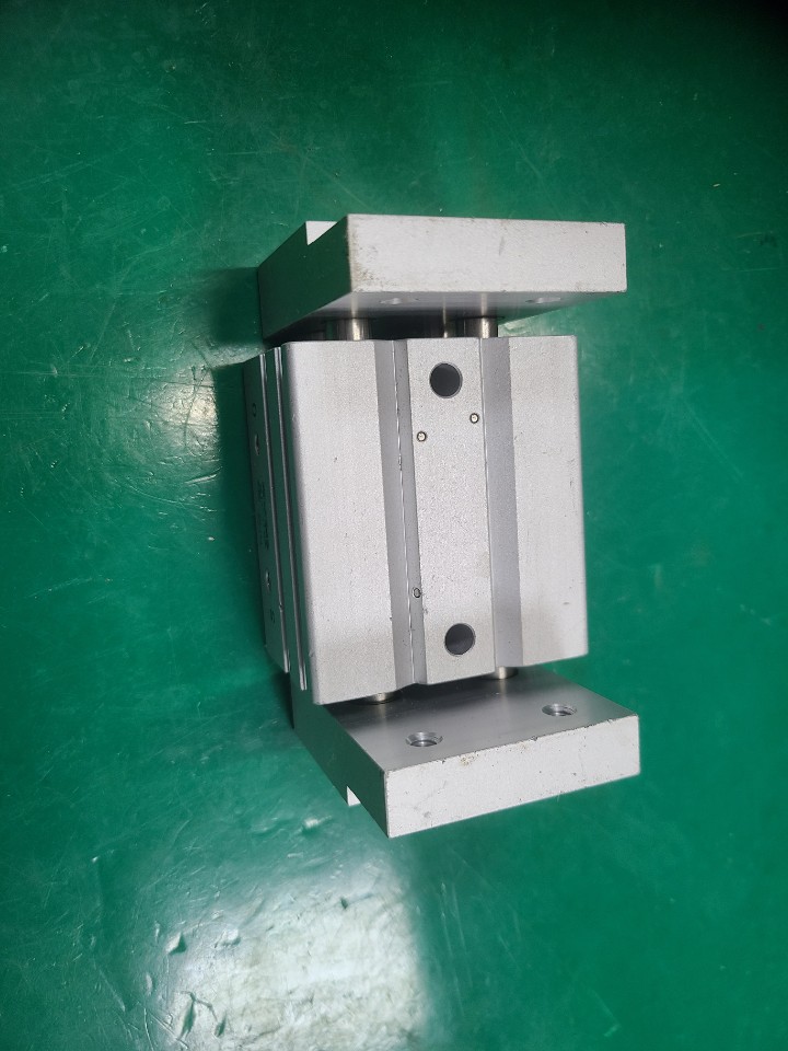 SMC CHUCK CYLINDER MHL2-20D (중고) 척실린더