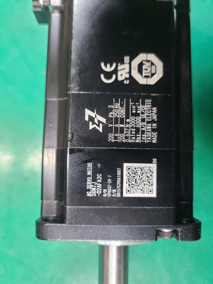 YASKAWA SERVO MOTOR SGM7J-02AFA2C (중고) 야스까와 서보모타