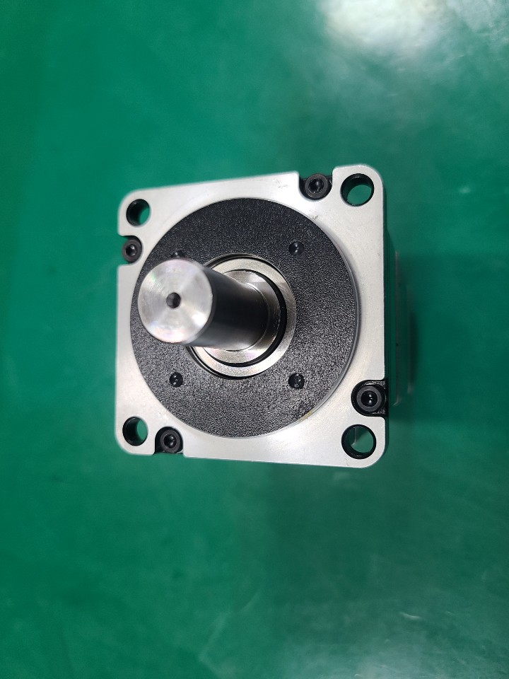 YASKAWA SERVO MOTOR SGM7J-02AFA2C (중고) 야스까와 서보모타