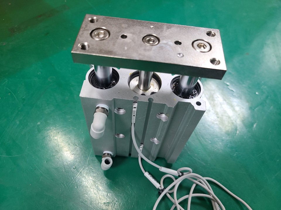 SMC GUIDE CYLINDER MGPL25-75Z (중고) 가이드 실린더