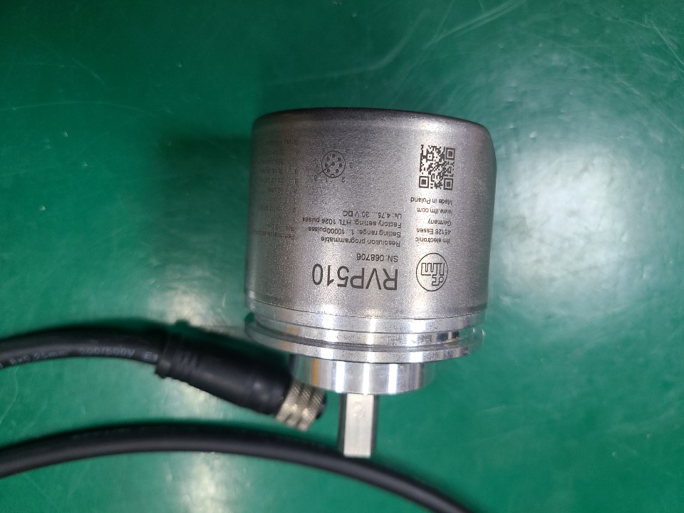 IFM INCREMENTAL ENCODER PERFORMANCE LINE RVP510 (중고) 중공축 및 디스플레이를 보유한 인크리멘탈 엔코더