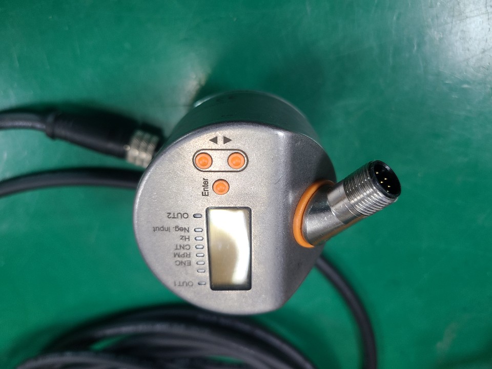 IFM INCREMENTAL ENCODER PERFORMANCE LINE RVP510 (중고) 중공축 및 디스플레이를 보유한 인크리멘탈 엔코더