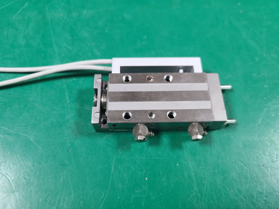 SMC SLIDE TABLE CYLINDER MXJ8-20C (중고) 슬라이드 테이블 실린더