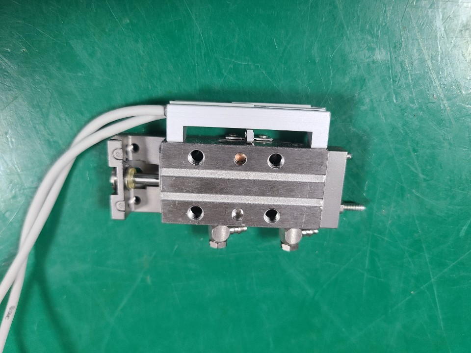 (미사용중고) SMC SLIDE TABLE CYLINDER MXJ6-15C 슬라이드 테이블 실린더