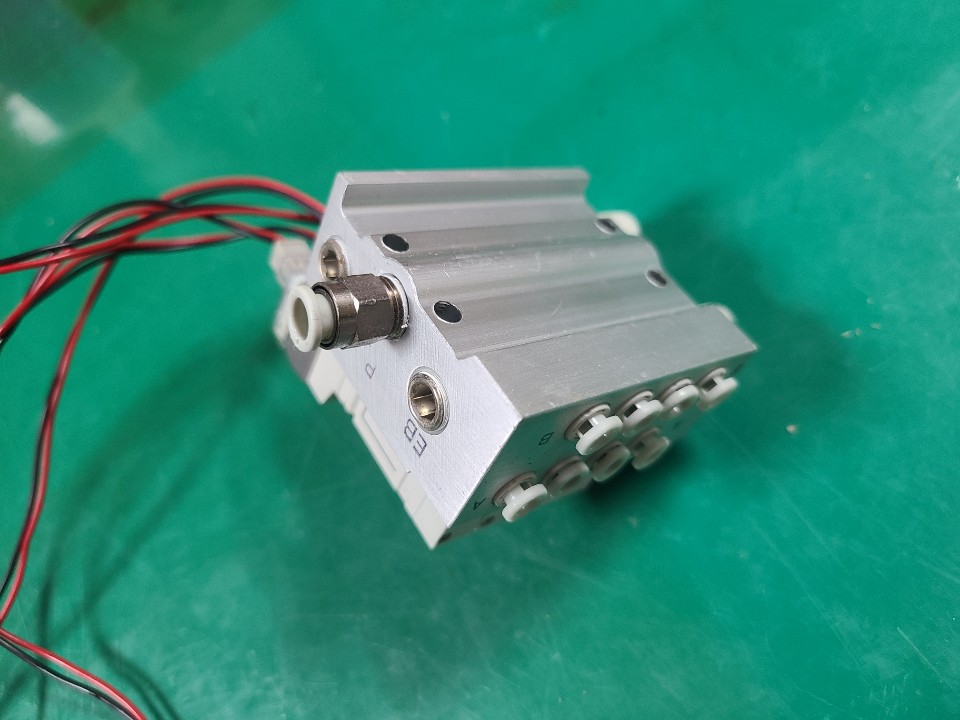 SMC SOLENOID VALVE SY3140-5LZ(4EA) (중고) 솔레노이드 밸브