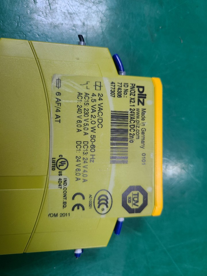 PILZ PNOZ X2.1 774306 477307 DC24V (중고)  안전 계전기