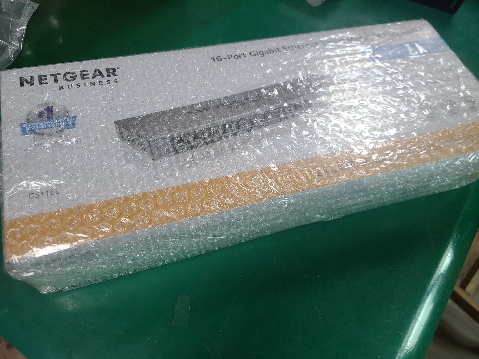 (A급-미사용품) NETGEAR 16-PORT GIGABIT ETHERNET MANAGED PLUS SWITCH GS116E 넷기어 스위칭허브 16포트