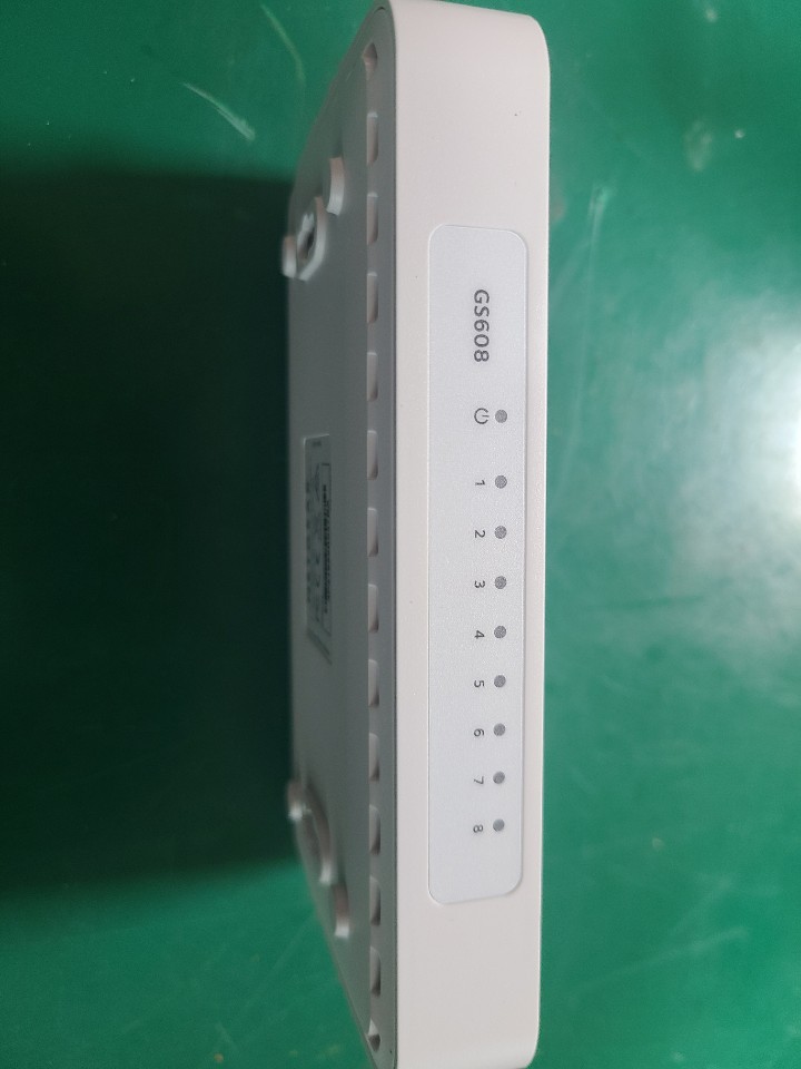 (미사용품)NETGEAR 8-PORT GIGABIT ETHERNET SWITCH GS608v4 넷기어 8포트 기가바이트 이더넷 스위치