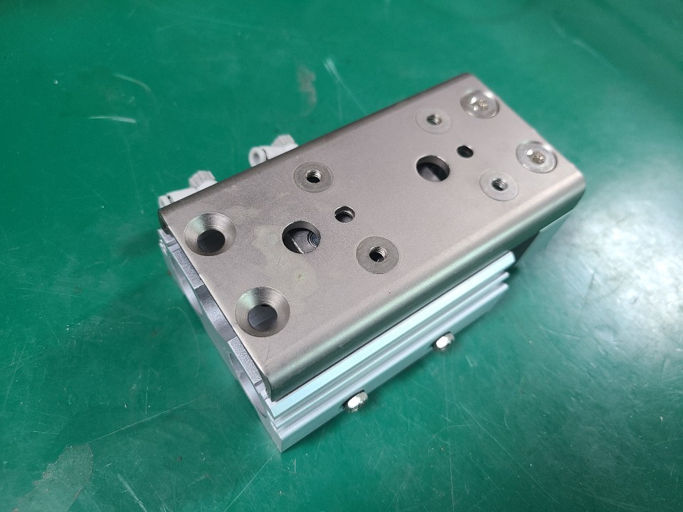 SMC SLIDE TABLE CYLINDER MXQ20-10Z (중고) 슬라이드 테이블 실린더