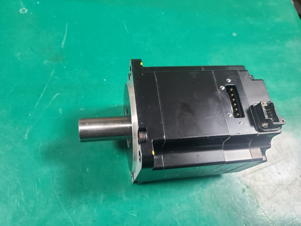 YASKAWA SERVO MOTOR SGM7J-08AFA21 (750W 중고) 야스까와 서보모타