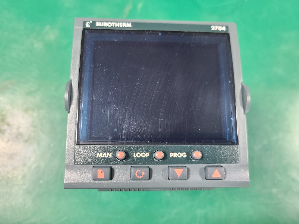 EUROTHERM TEMP CONTROLLER 2704 E900-528-020 (중고) MULTI-LOOP 온도 콘트롤러