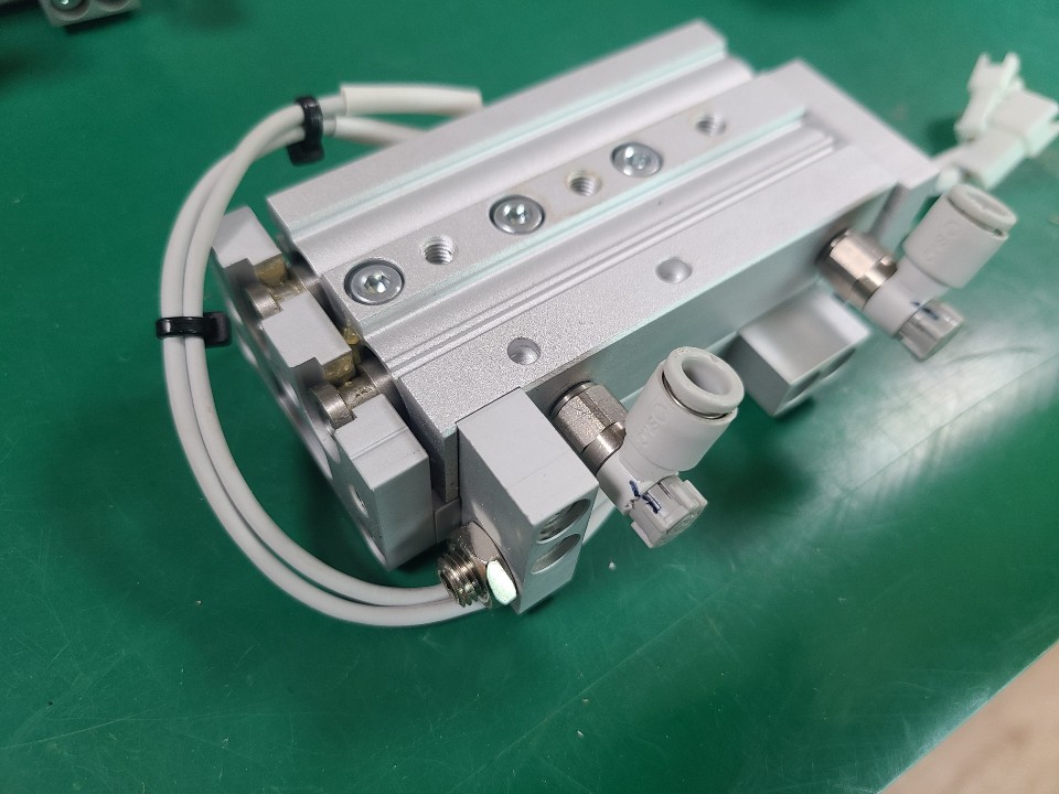 SMC SLIDE TABLE CYLINDER MXS12-40A (중고) 슬라이드 테이블 실린더