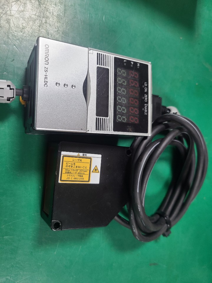 OMRON SMART SENSOR CONTROLLER ZS-HLDC11+ZS-LD20T (중고) 옴론 변위센서