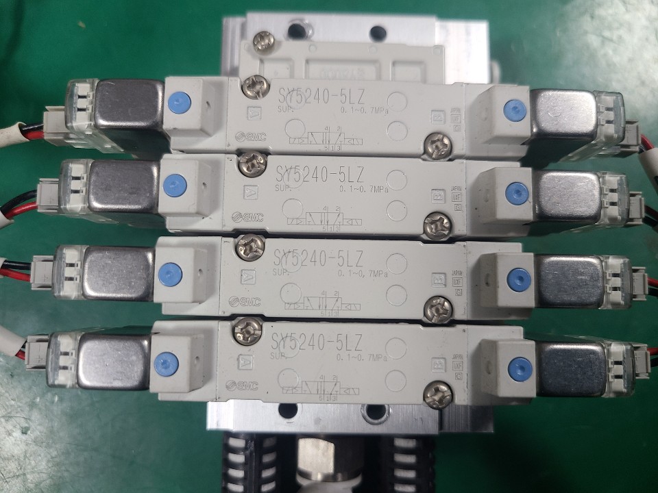 SMC SOLENOID VALVE SY5240-5LZ (4EA) or (6EA)(중고) 솔레노이드 밸브
